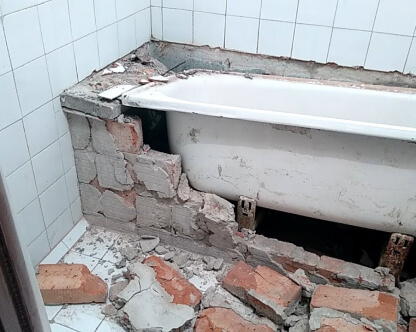  Демонтаж чугунной ванны с выносом
