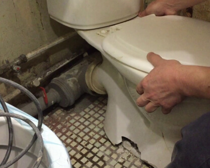  Демонтаж унитаза