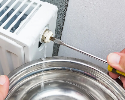  Спуск воздуха из батареи отопления