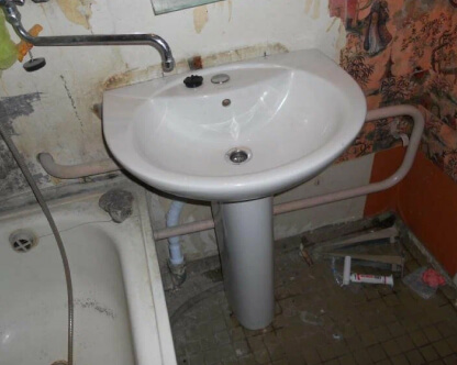  Установка раковины тюльпан