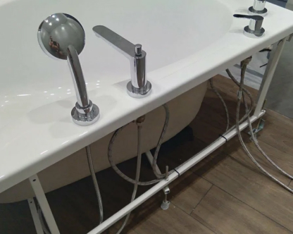  Установка смесителя на борт ванны