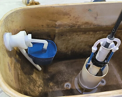  Замена арматуры в сливном бачке унитаза