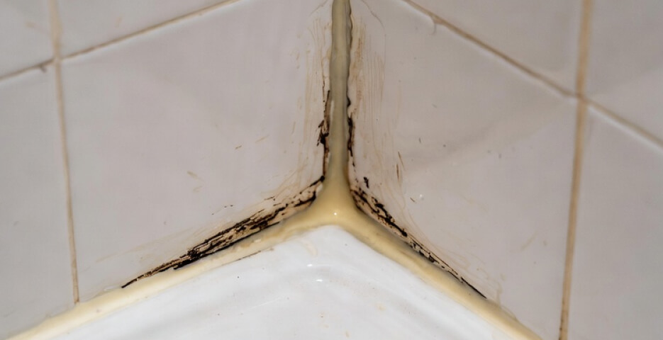 Герметизация швов раковины