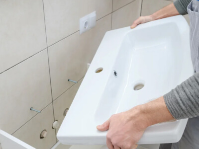 Установка подвесной раковины