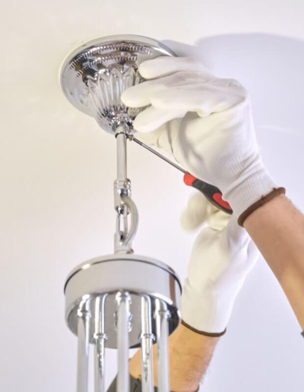 Установка люстры