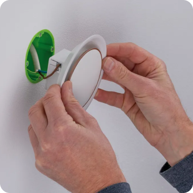 Установка светильника на стену