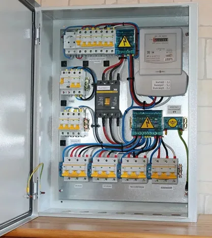 Установка распределительного щита с автоматикой
